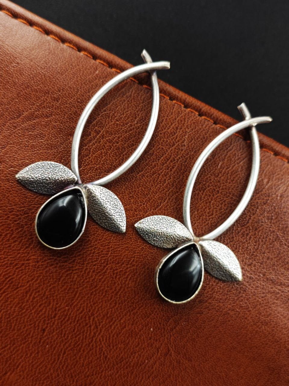 designer stone touch silver western leaf