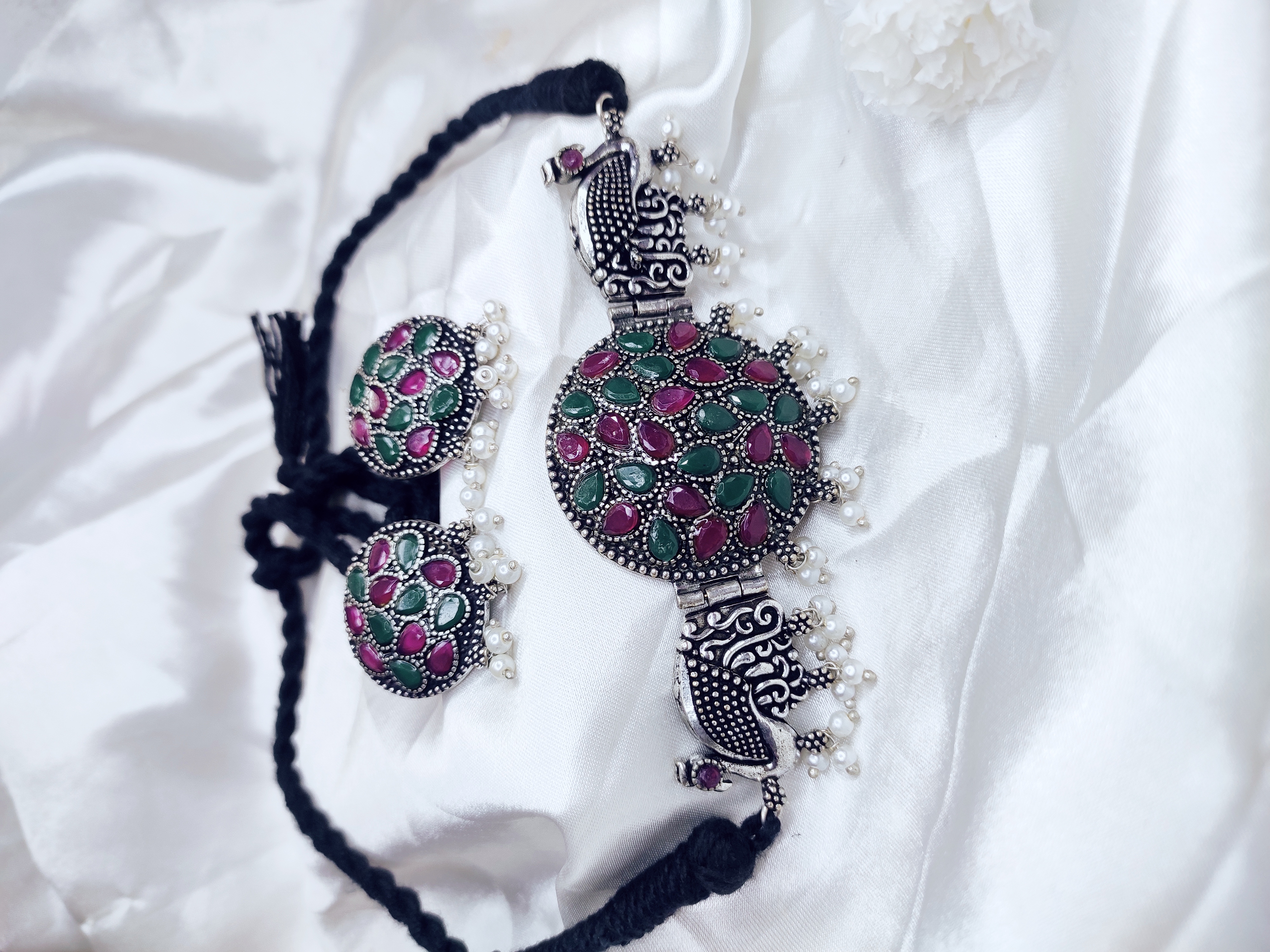 Adorn Yourself in Regal Grandeur: The Enchanting Peacock Bloom Choker Set