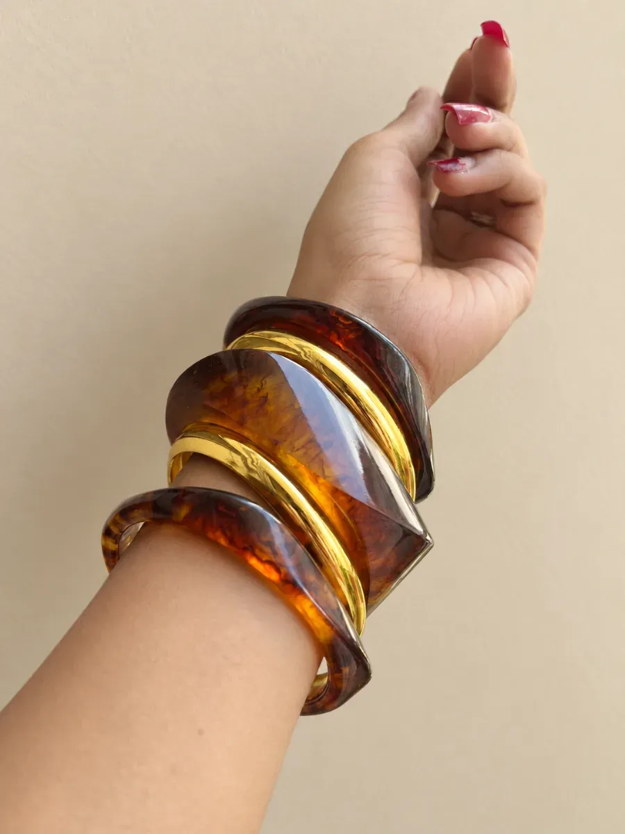 Bangle & bracelet